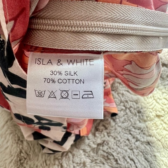 Isla & White  Silk Top - Picture 6 of 12